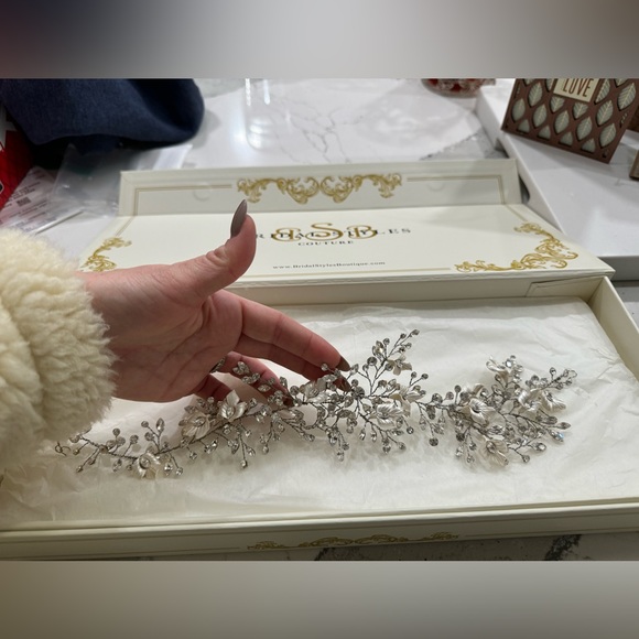 Luxury Bridal Headpiece / Crystal and Flower Branch Vine - Picture 7 of 12